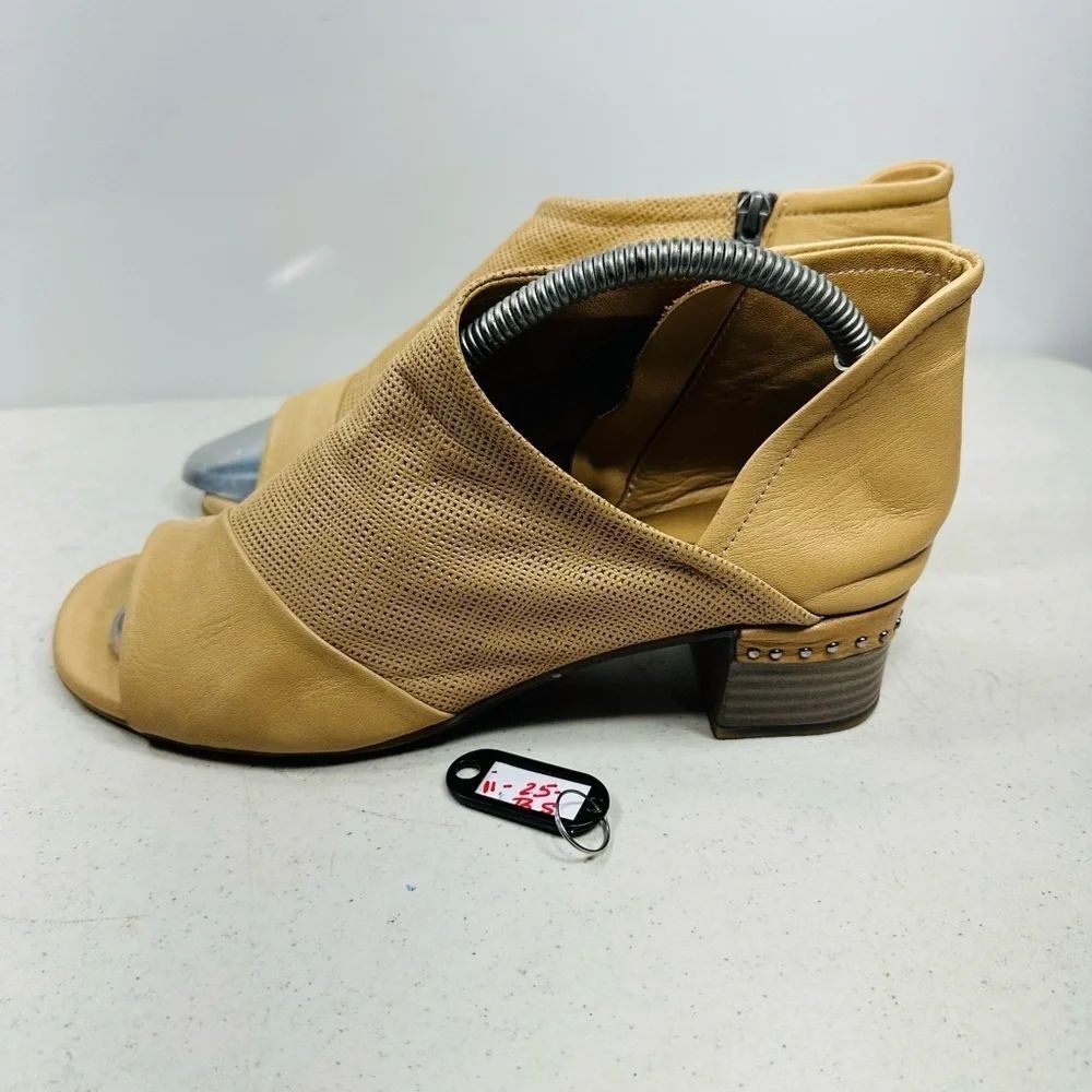 Mago leather heeled open toe shoes size 41 -10-10,5